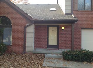 9290 Golden Woods Dr, Indianapolis, IN