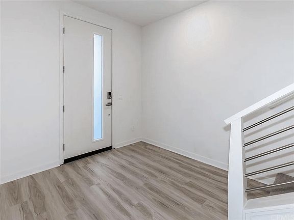 2nd image of 122 Citysquare