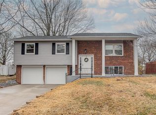 5011 Cavalier Ct, Godfrey, IL 62035