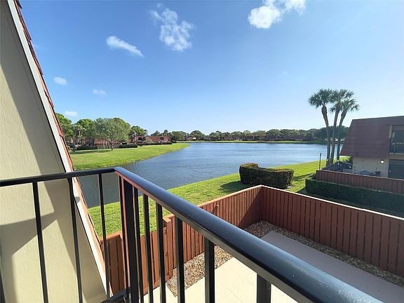 3rd image of 306 Buttonwood Lane #306