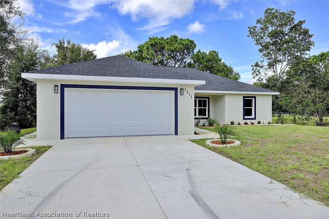 3 bed, 2.0 bath, 1700 sqft, $1,900 — Photo 3