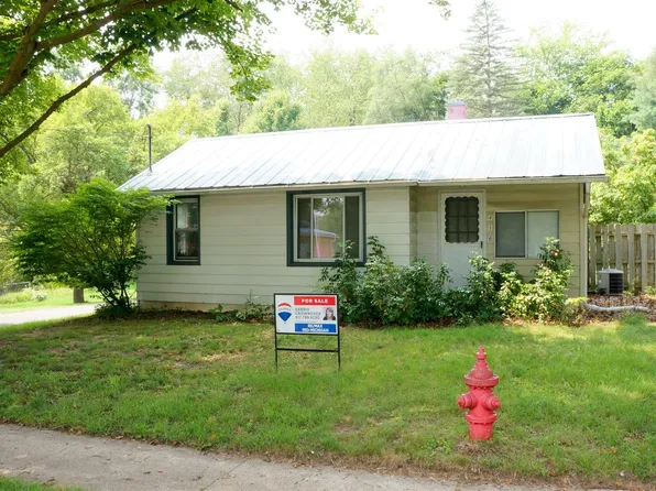 416 Woodworth St, Leslie, MI 49251