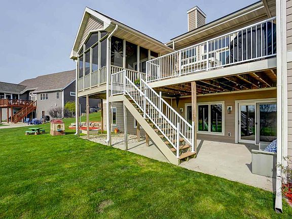 3rd image of 804 Stoney Hill Ln