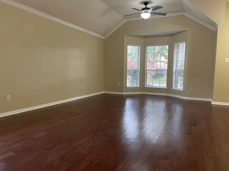 214 Darby Trails Dr — Photo 4
