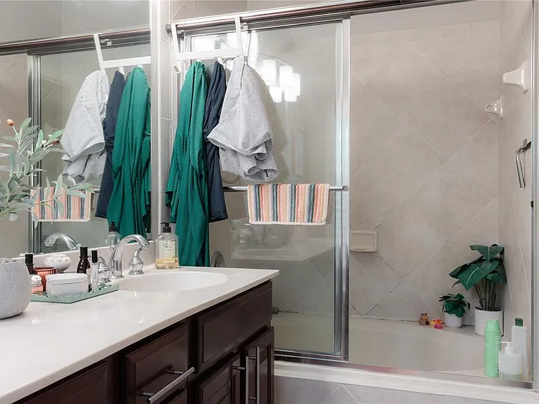 3033 Pointeview Dr — Photo 17