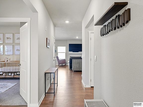 4th image of 1090 Hazel Ln