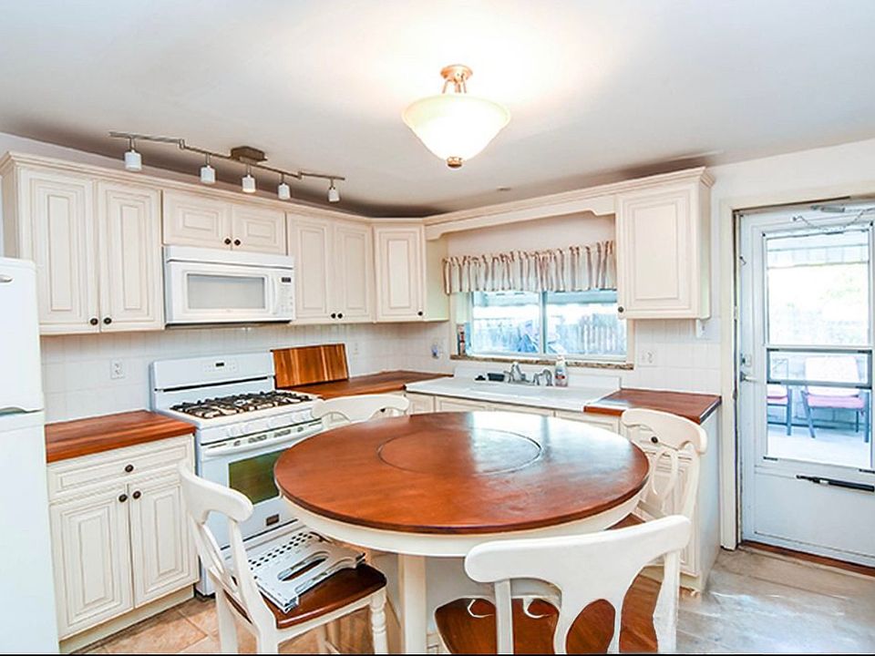 1st image of 821 Almond St #O1