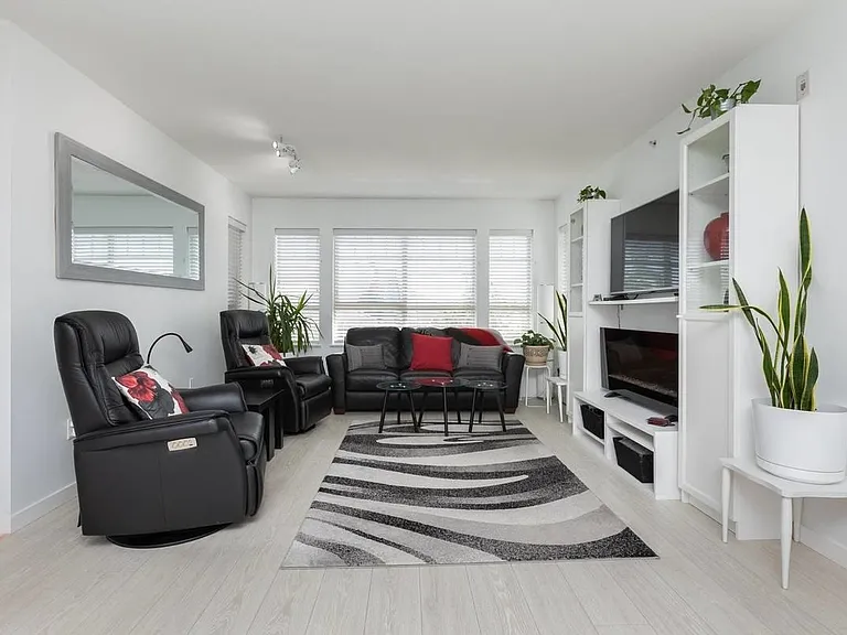 2951 Silver Springs Blvd #511 — Photo 3