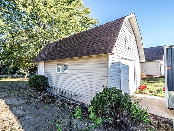 2nd image of 793 Lupine Ct