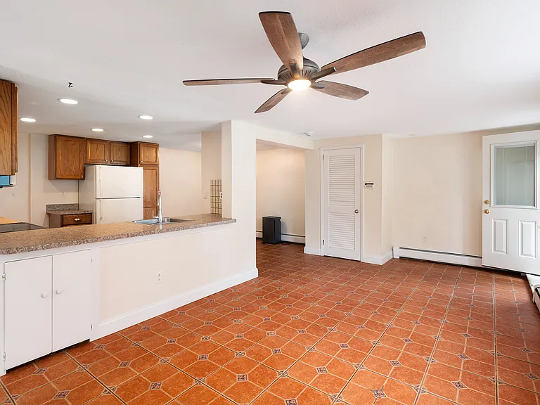 4 Yale St #1 — Photo 3