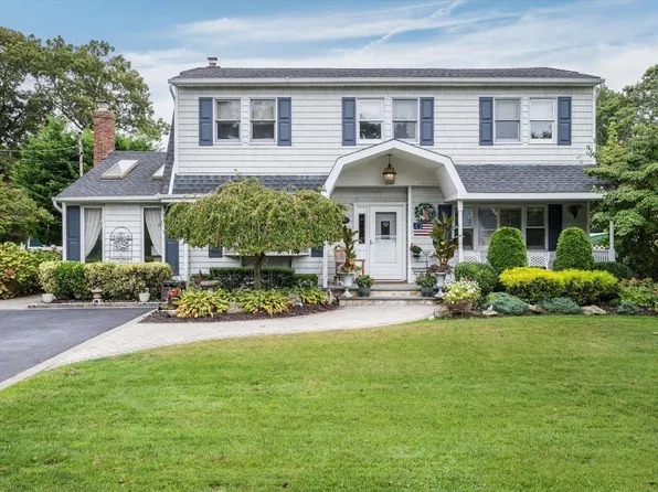 1089 Namdac Avenue, Bay Shore, NY 11706