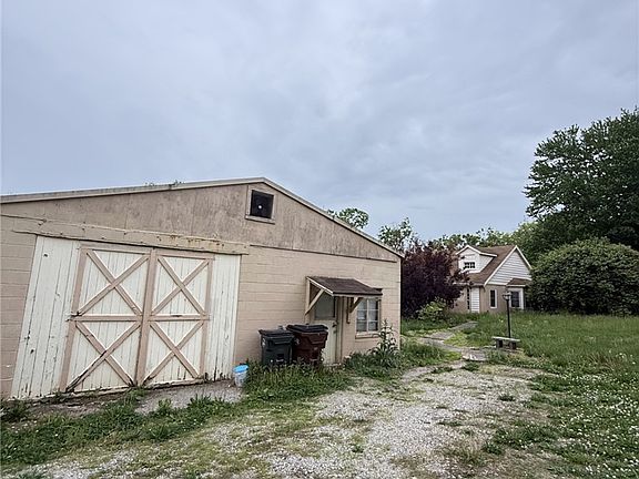 3rd image of 755 Franklin Rd