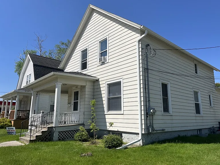 1702 S 10th St — Photo 1
