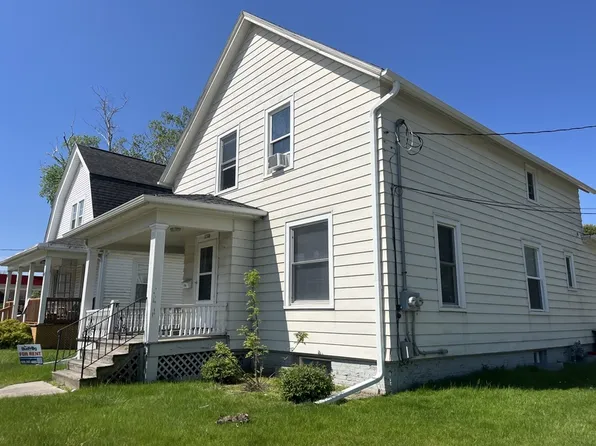 1702 S 10th St, Manitowoc, WI 54220