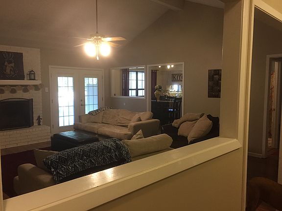 3rd image of 318 Windridge Dr