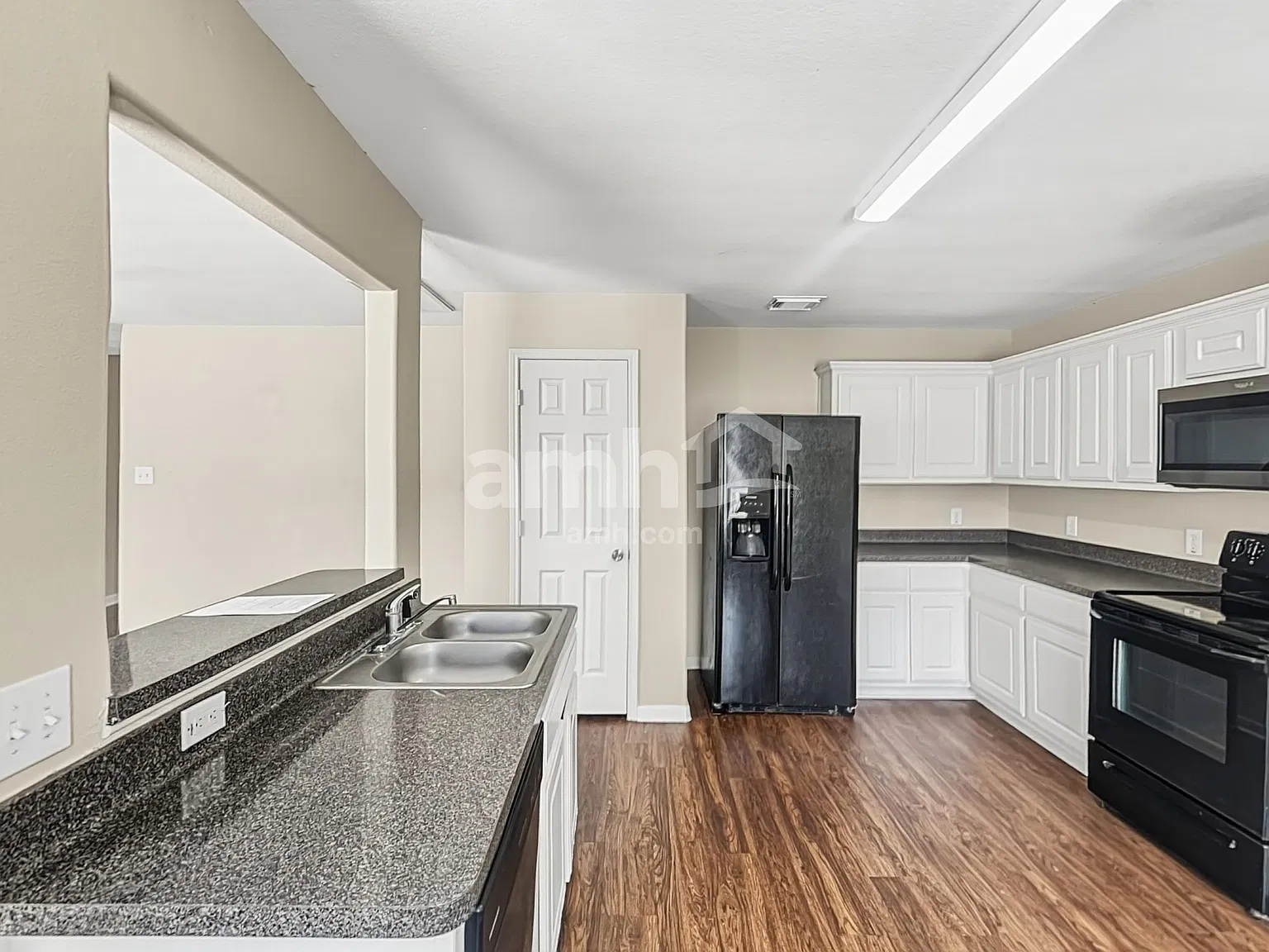 3 bed, 2.0 bath, 1608 sqft, $1,985 — Photo 3