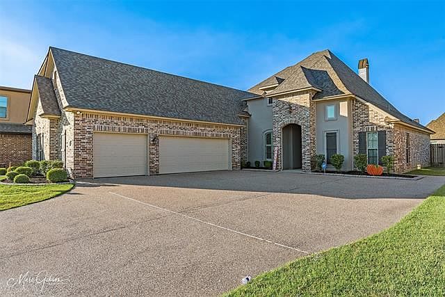 1st image of 694 Dumaine Dr