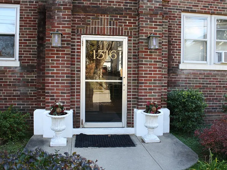 1316 Morten St #104 — Photo 12