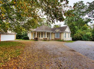 208 Charleston Ln, Maryville, TN 37803