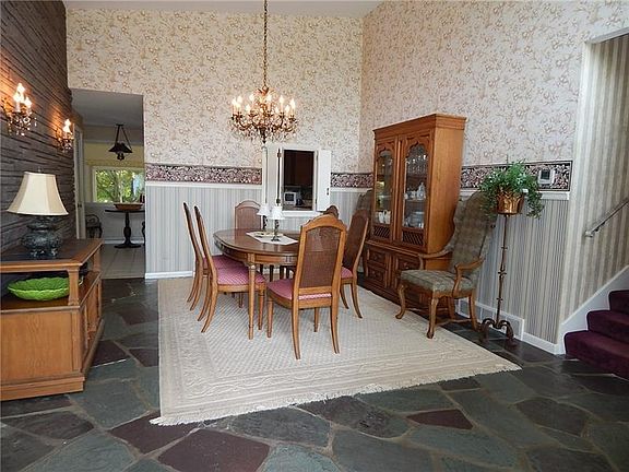 3rd image of 202 Horseshoe Dr