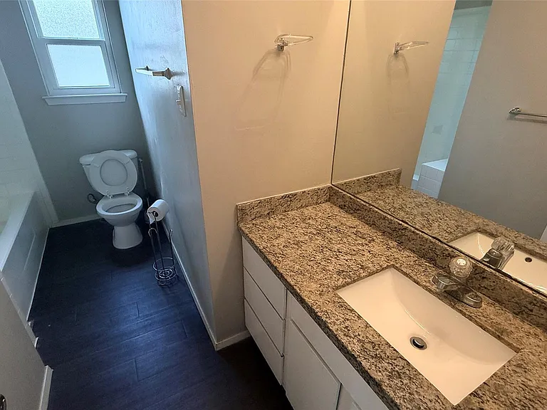 5313 Indio Dr #D — Photo 11
