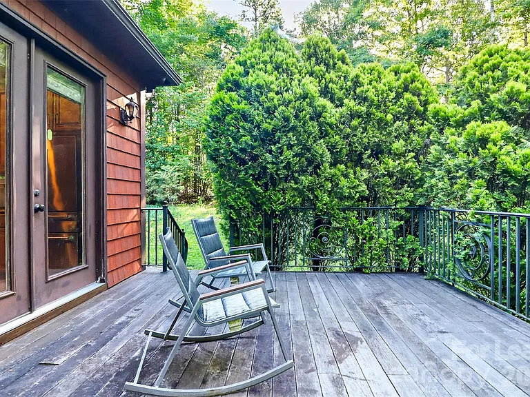 6031 Greystone Dr — Photo 36