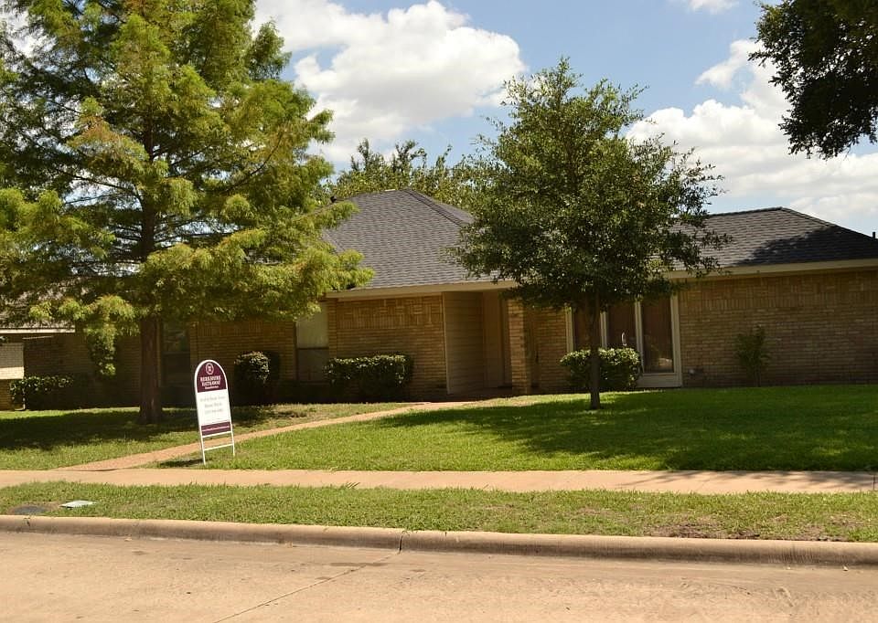 2nd image of 3408 Sheffield Cir