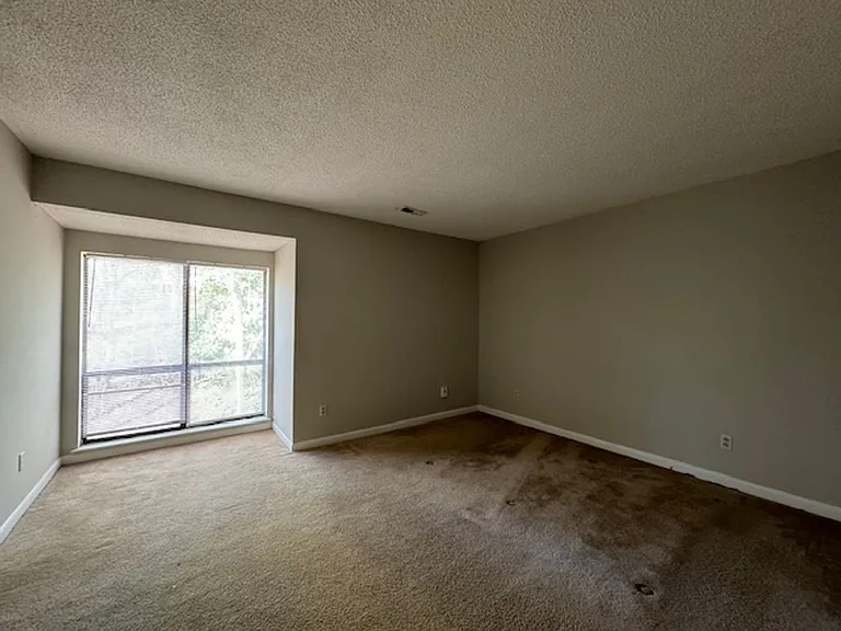325 S West St — Photo 9