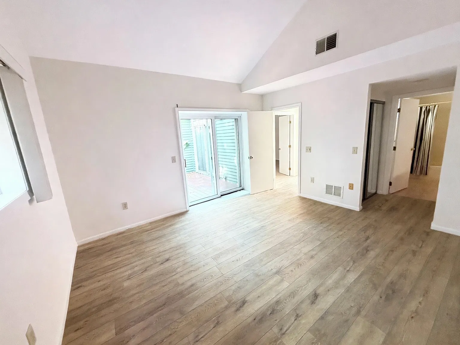 2 bed, 2.5 bath, 1758 sqft, $3,200 — Photo 3