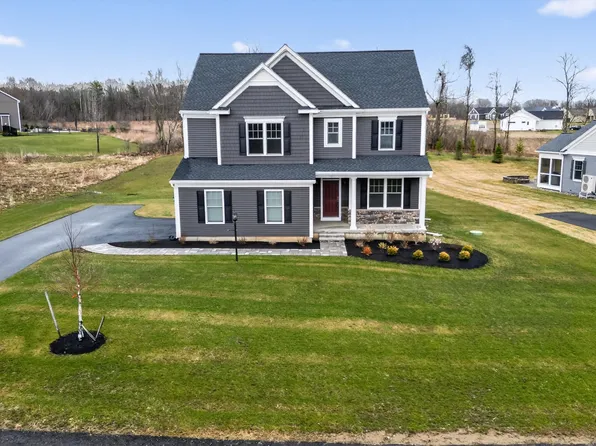 10 Scarlet Street, Clifton Park, NY 12065