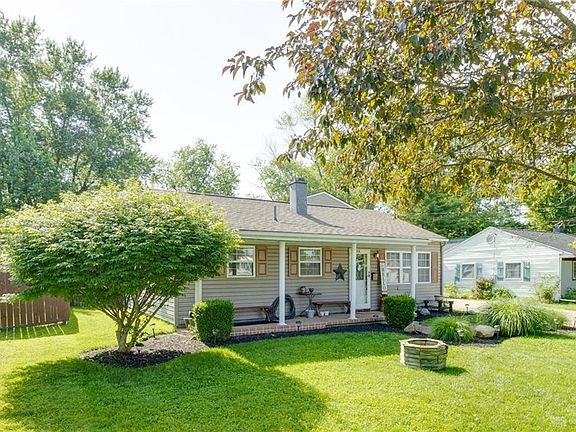 2nd image of 212 Lyndhurst Dr