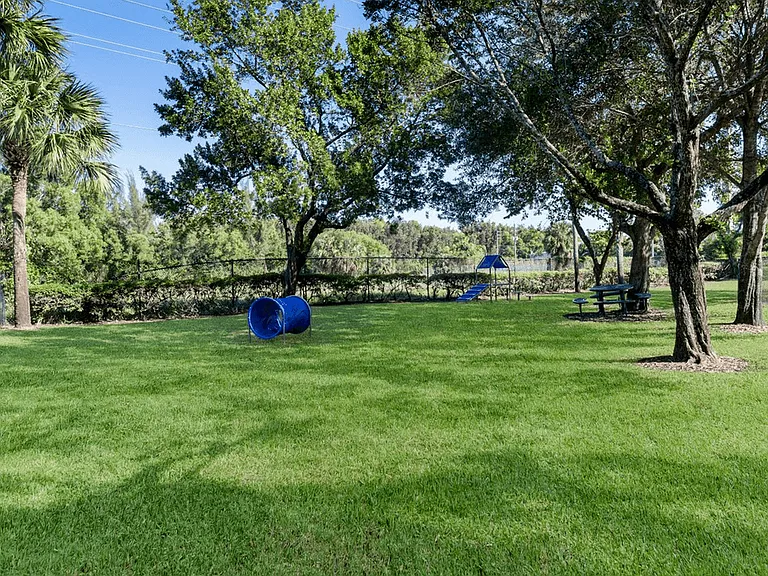 4495 Emerald Vis — Photo 27