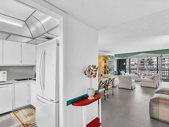 4th image of 1537 E Hillsboro Blvd APT 438