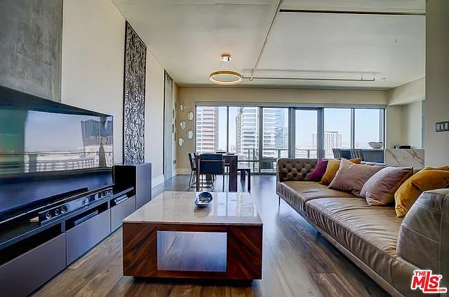 1100 S Hope St #1206 — Photo 13