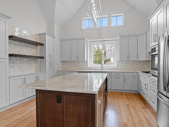 4th image of 10 Deer Path Ln #10