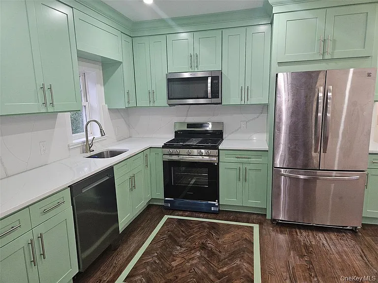 94 Briggs Ave — Photo 2