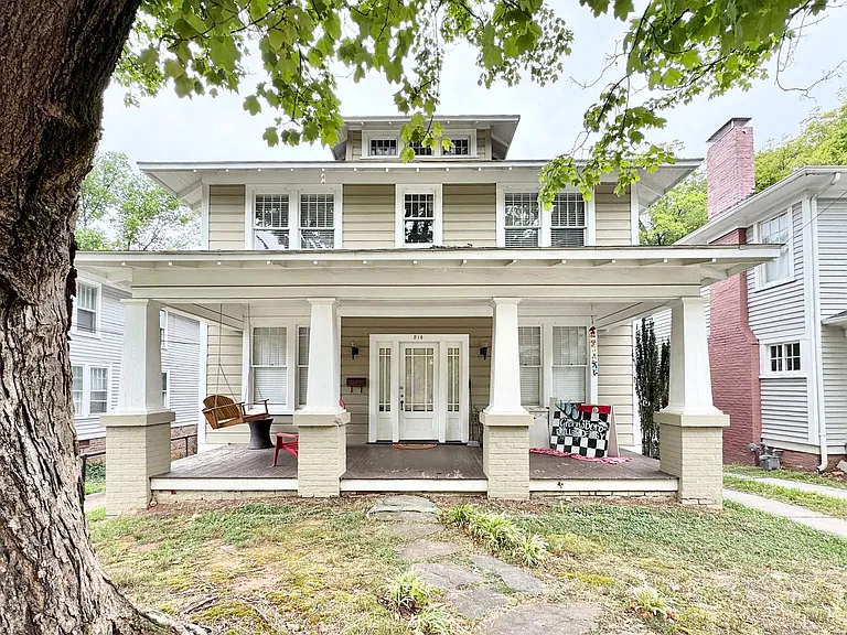 218 Tate St #2 — Photo 2
