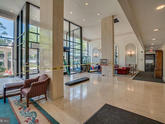 5th image of 1300 Army Navy Dr APT 721