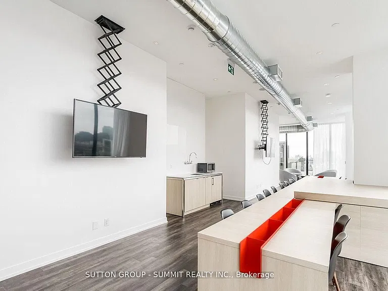 135 E Liberty St N #1507 — Photo 9