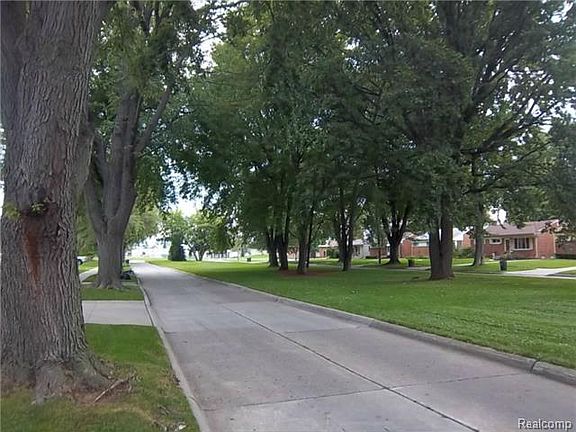 3rd image of 22916 Brookdale Blvd