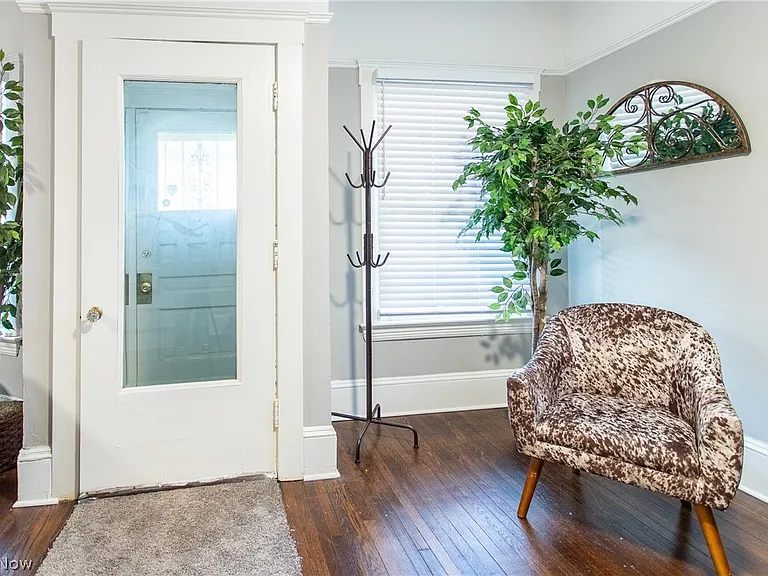 10605 Ashbury Ave — Photo 4