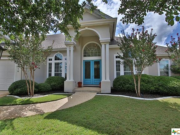 CLASSIC STUCCO WITH BEAUTIFUL WINDOWS AND LANDSCAPED/IRRIGATED LAWN ON A CUL-DE-SAC IN GATED GARDENS OF HUNTER'S CREEK.