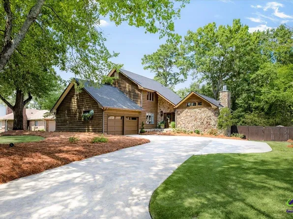 2021 Laurel Dr, Perry, GA 31069