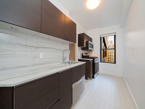 4th image of 400 E 58th St APT 15G