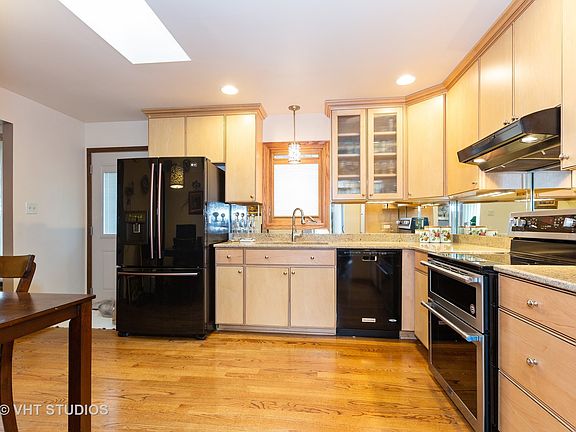 5th image of 16512 Evergreen Dr