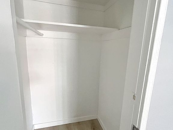5th image of 627 Linden Ave APT 1