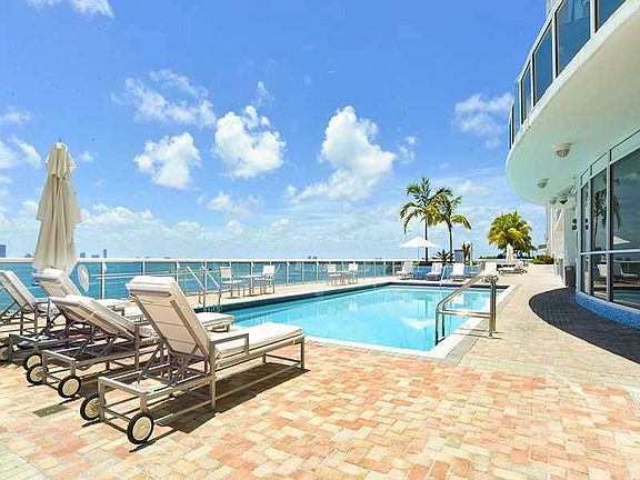 3rd image of 1900 Sunset Harbour Dr #1010