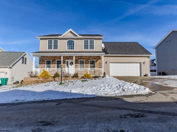 126 Landing Dr, Morgantown, WV 26508