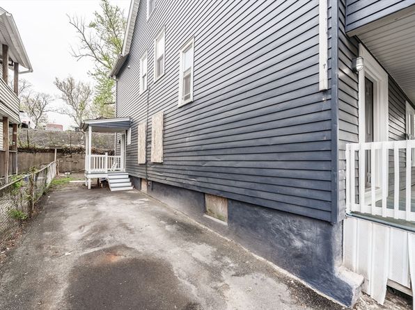 15 Warriner Ave, Springfield, MA 01108