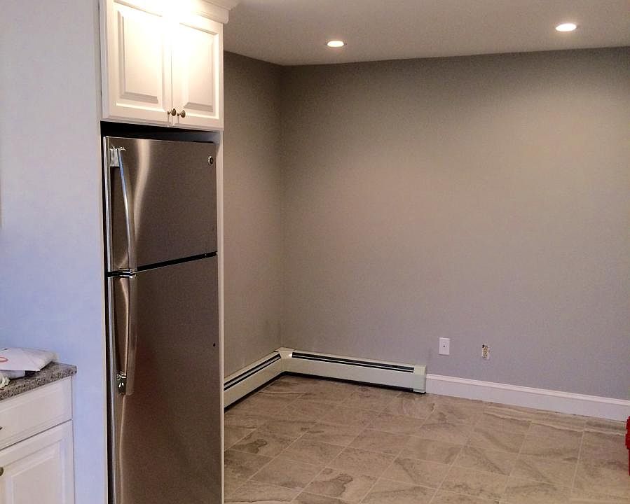 Eat-in kitchen